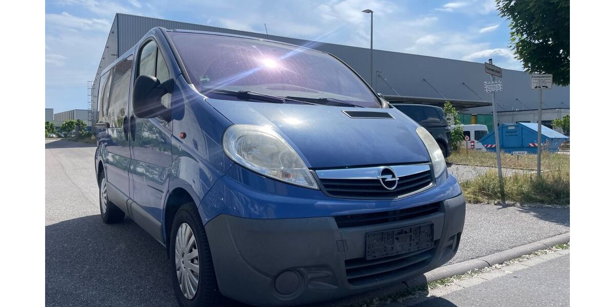 Opel Vivaro 146.743 km 8.999 &euro; Hockenheim 68766