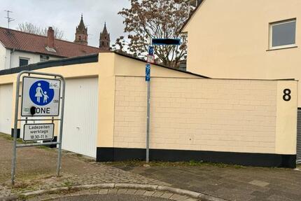 3-Familienhaus + 5 Garagen - Zentrale Lage 9 zimmer