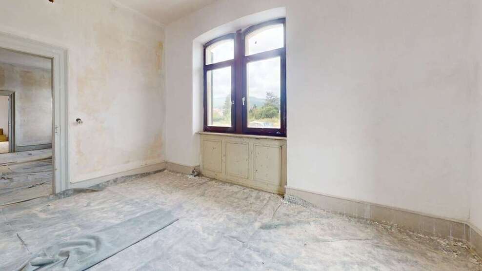 Als Wohnraum nutzbar Geschäftshaus mit Sanierungs- & Erweiterungspotential Blick auf die Haardt