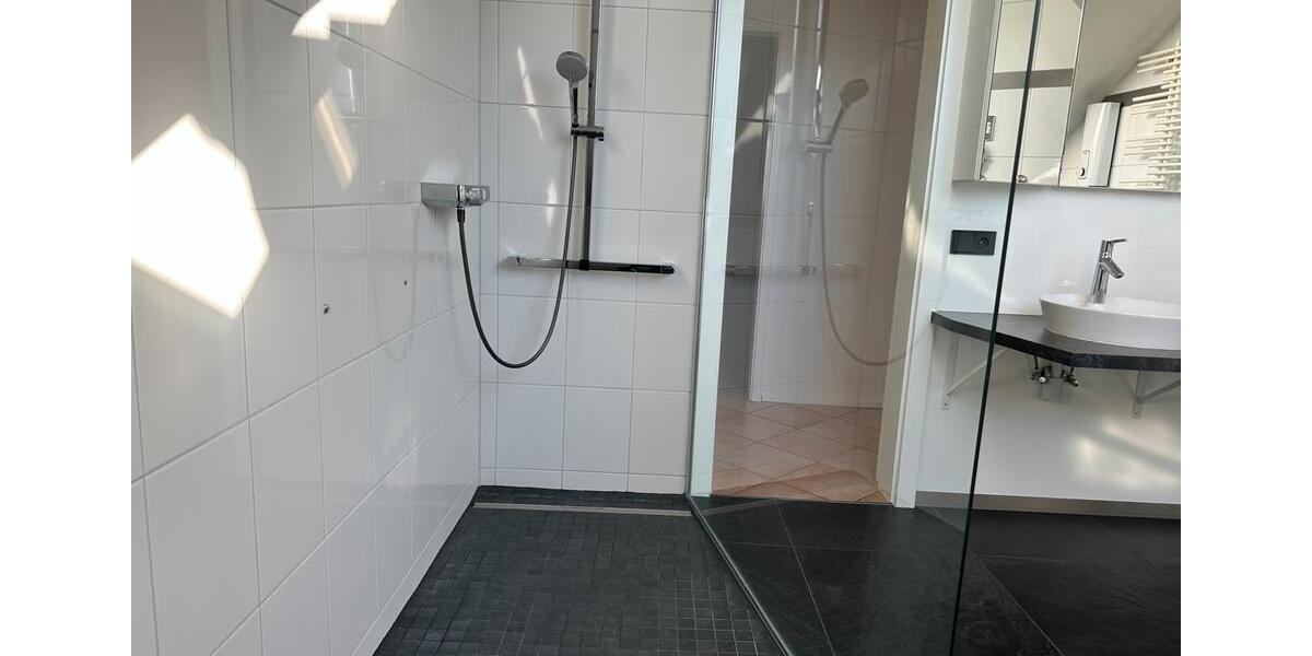 Eigentumswohnung, Dachgeschoss, 4Z, EBK, TLB, Terrasse,, Kamin.. 4 zimmer