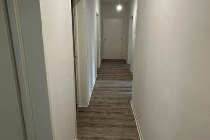 Erstbezug nach Sanierung ! Wunderschöne 4 Zimmer-Wohnung. zimmer