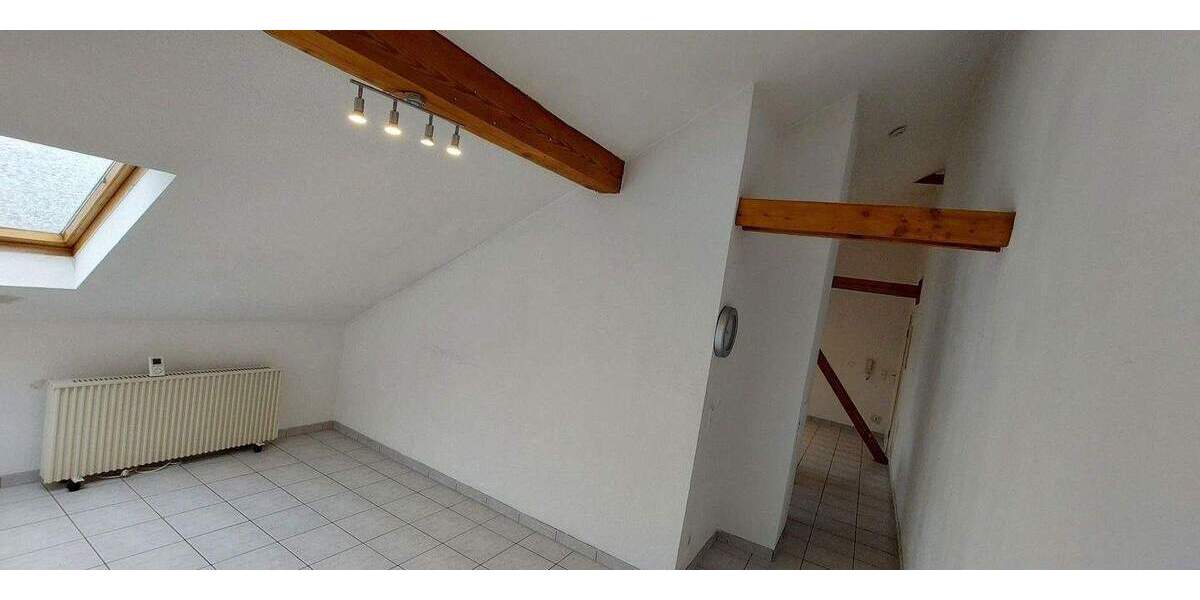 Charmante Dachgeschosswohnung mit sichtbaren Holzbalken - ruhig & zentral gelegen 2 zimmer