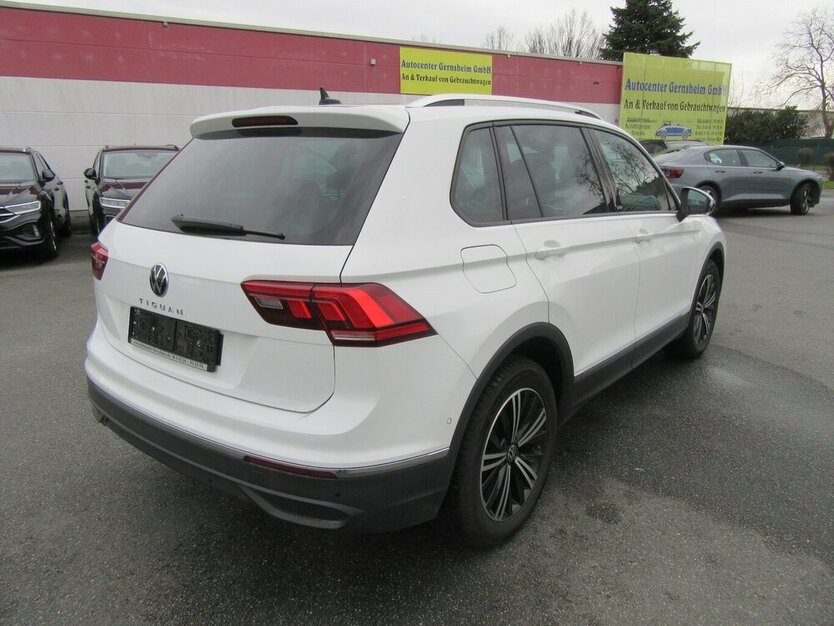 VW Tiguan Active 1.5, NAVI, LED 88.000 km 24.890 € Gernsheim 64579