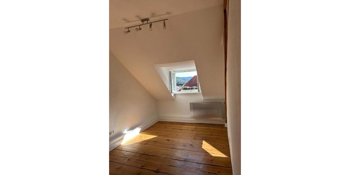 Dachgeschoßwohnung Heidelberg - 5 Zimmer, 140 m&sup2;, 2.240&euro; | Angebot:25789588