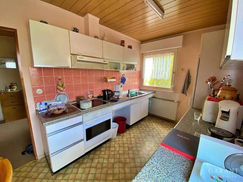 Schönes freistehendes Haus mit großem Garten