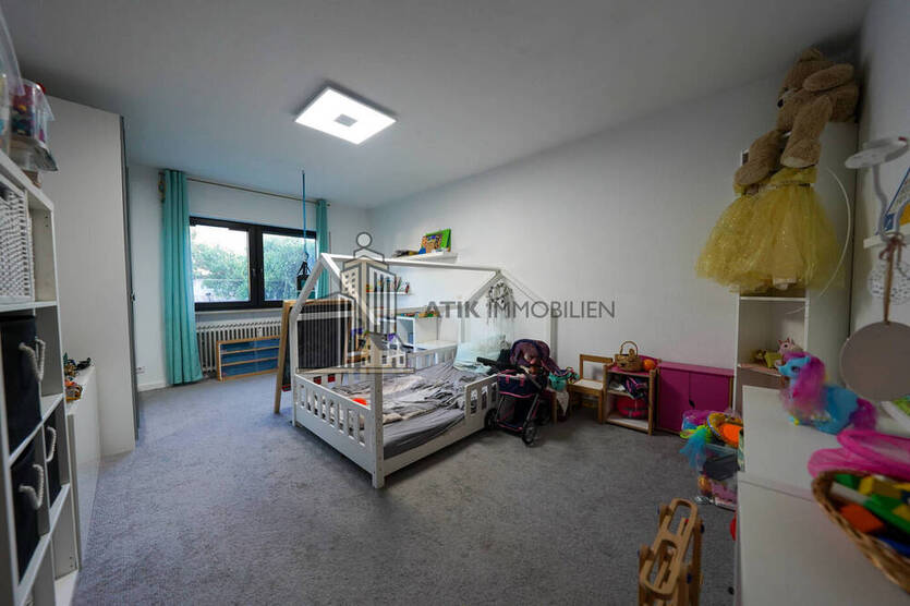 ATIK: Charmante 4-Zimmer-Erdgeschoßwohnung mit sonnigem Südbalkon in ruhiger Feldrandlage