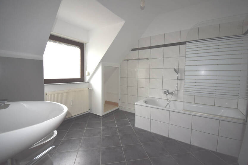 Schnuckelige DG-Wohnung in kleiner Wohneinheit