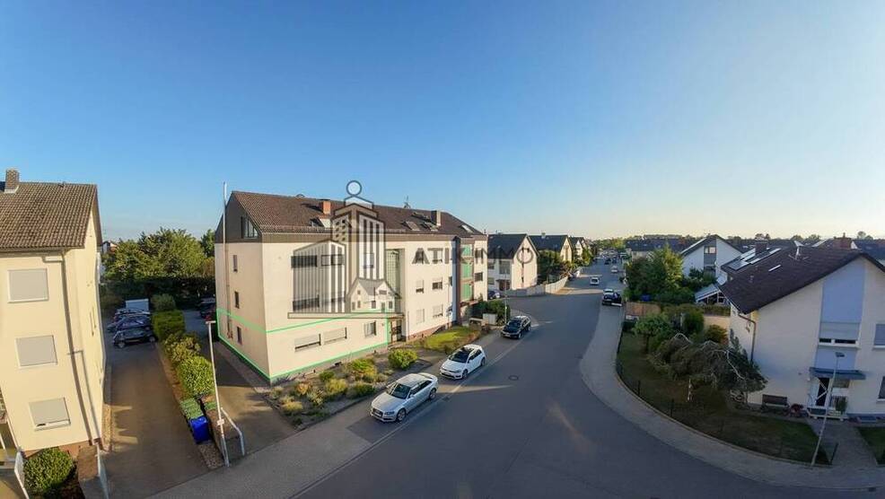 ATIK: Charmante 4-Zimmer-Erdgeschoßwohnung mit sonnigem Südbalkon in ruhiger Feldrandlage