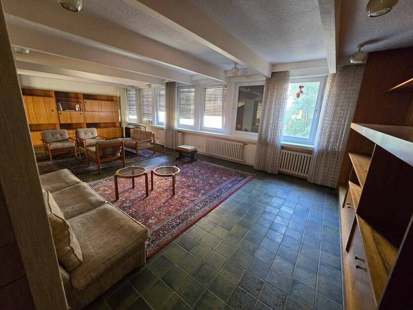 Großzügige 3 ZKB Wohnung mit 70er Jahre Charme