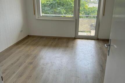 2 Zimmer Wohnung in Hockenheim + Stellplatz