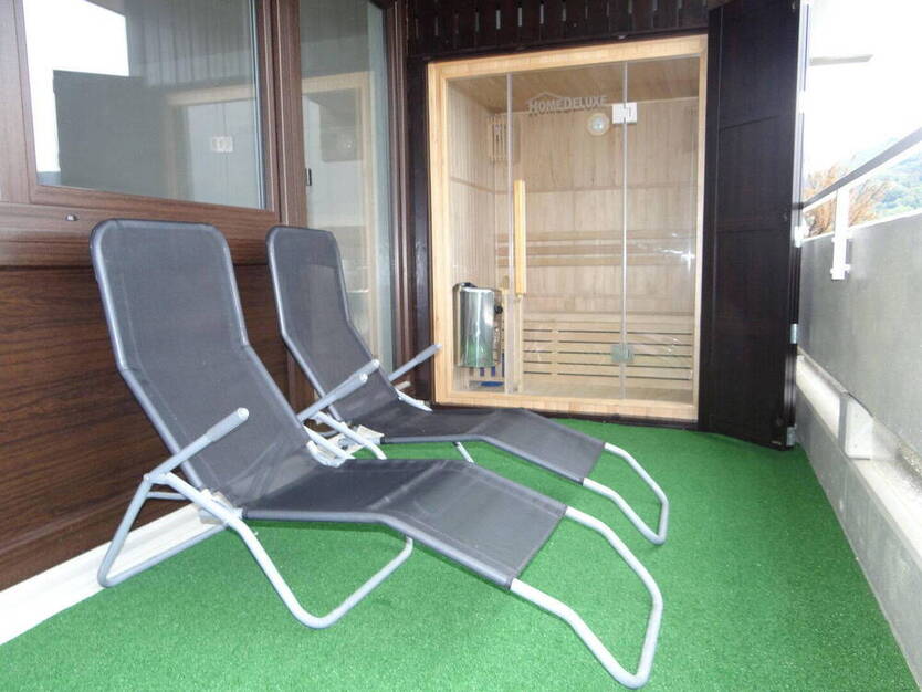 Möblierte 2-Zimmer Wohnung mit Sauna und Loggia in exzellenter Lage