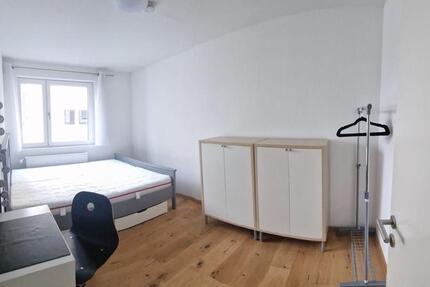 WG-Zimmer in großzügiger, modernisierter Wohnung 1 zimmer