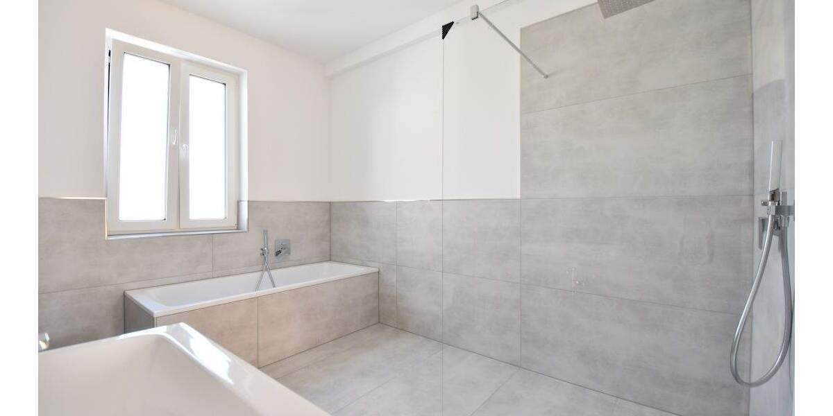 Sonnige Dachgeschoss-Wohnung mit Aufzug und großem Balkon 3 zimmer