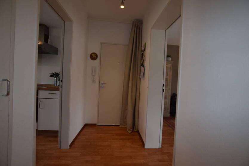 Helle Wohnung mit Balkon in ruhiger Lage