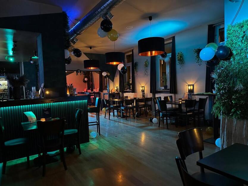LADENLOKAL BAR PIZZERIA RESTAURANT CAFE GASTRONOMIE SHISHA