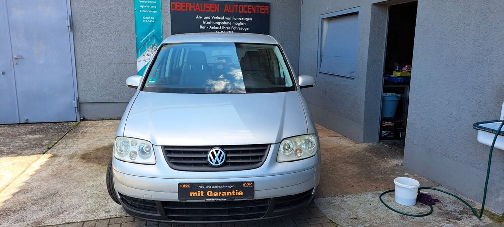 VW Touran 203.000 km 2.999 &euro; Oberhausen-Rheinhausen 68794