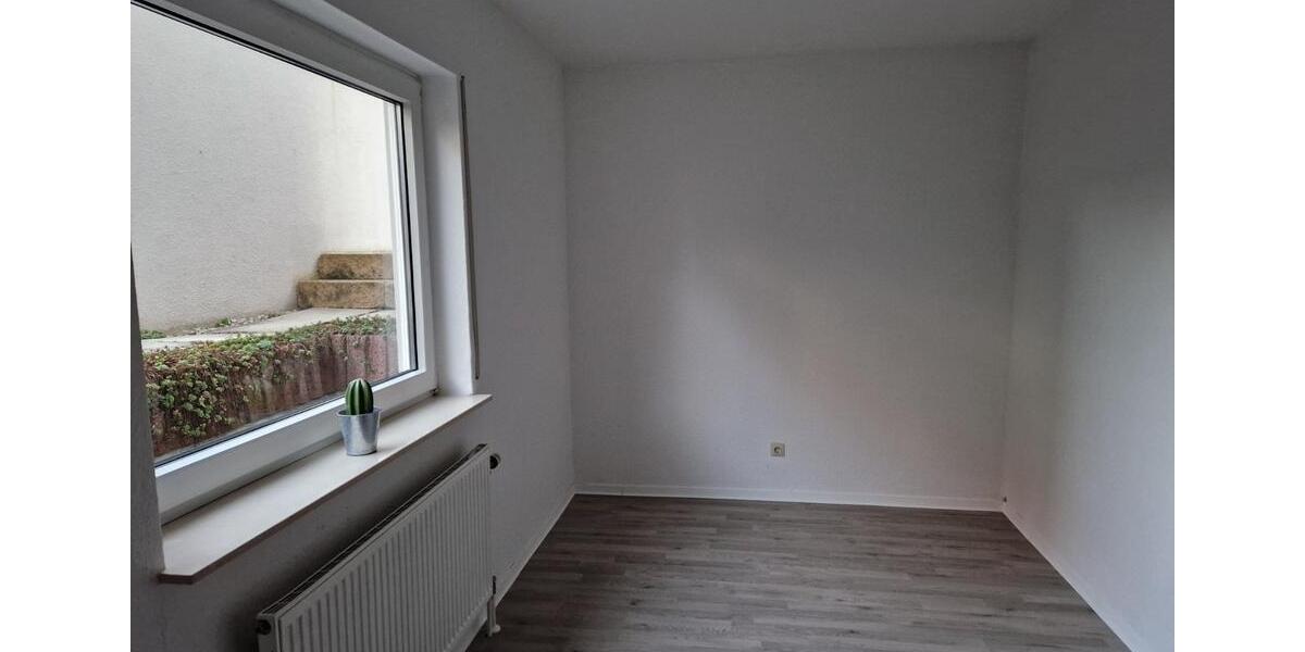 Renovierte helle 3 ZKB Whg mit neuem Bad, Terrasse und Garage 3 zimmer