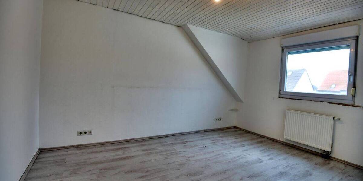 Etagenwohnung Mannheim Sandhofen - 6 Zimmer, 175 m&sup2;, 270.000&euro; | Angebot:26815840