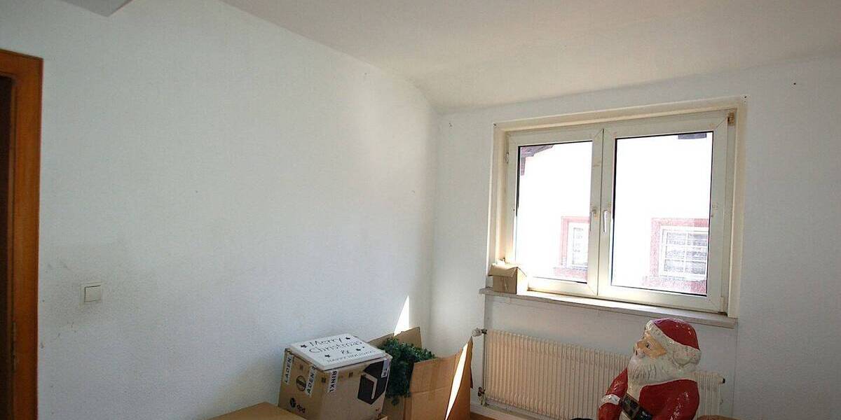 Mehrfamilienhaus, Wohnhaus Heppenheim (Bergstraße) Heppenheim - 9 Zimmer, 241 m&sup2;, 429.000&euro; | Angebot:26794550