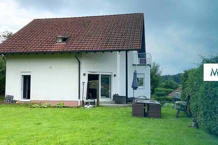 Freistehendes Einfamilienhaus mit 4 Zimmern, EBK, Keller und riesigem Gartengrundstück