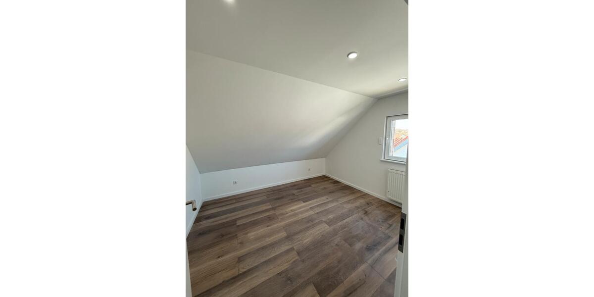 Dachgeschoßwohnung Lampertheim - 2 Zimmer, 31 m&sup2;, 700&euro; | Angebot:24860499