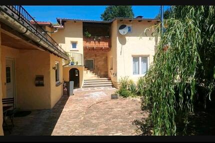 Mehrfamilienhaus mit 3 Wohneinheiten, eine frei zimmer