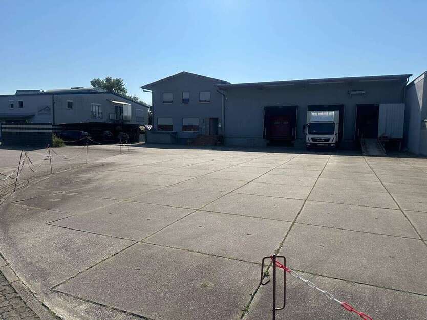 Halle in Neustadt 898.000 € 226.58 m²