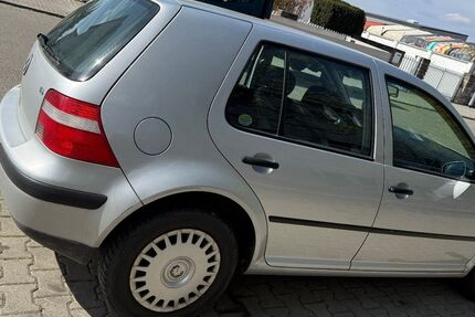 VW Golf 110.000 km 4.850 &euro; Viernheim 68519
