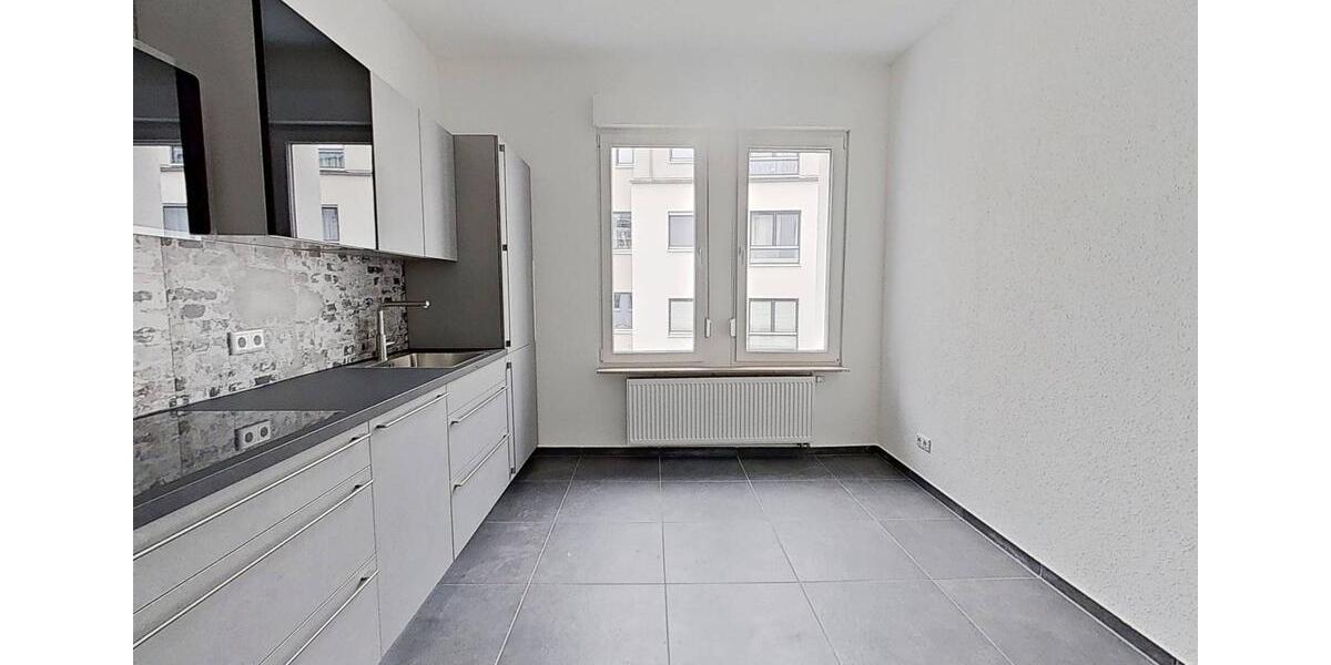 Modernisierte 2-Zimmer-Altbauwohnung mit BALKON und EBK 2 zimmer