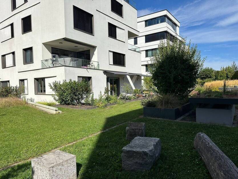 Traumhafte Erdgeschoss Terrassen Wohnung mit seitlichem Rheinblick