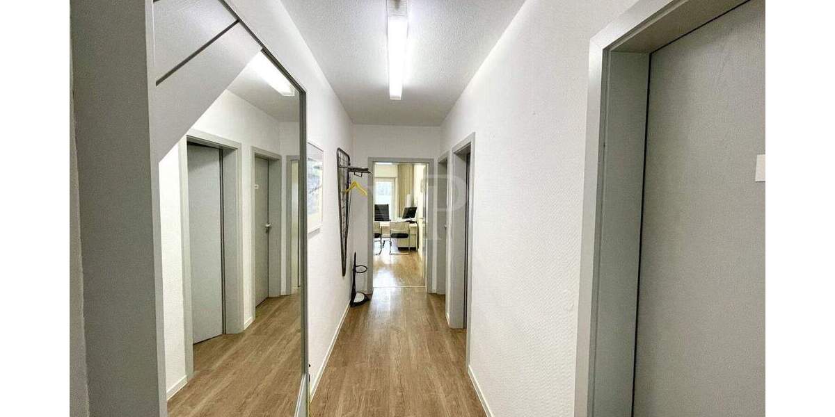 Schöne Praxisräume in bester Lage evtl. als Wohnraum möglich 5 zimmer