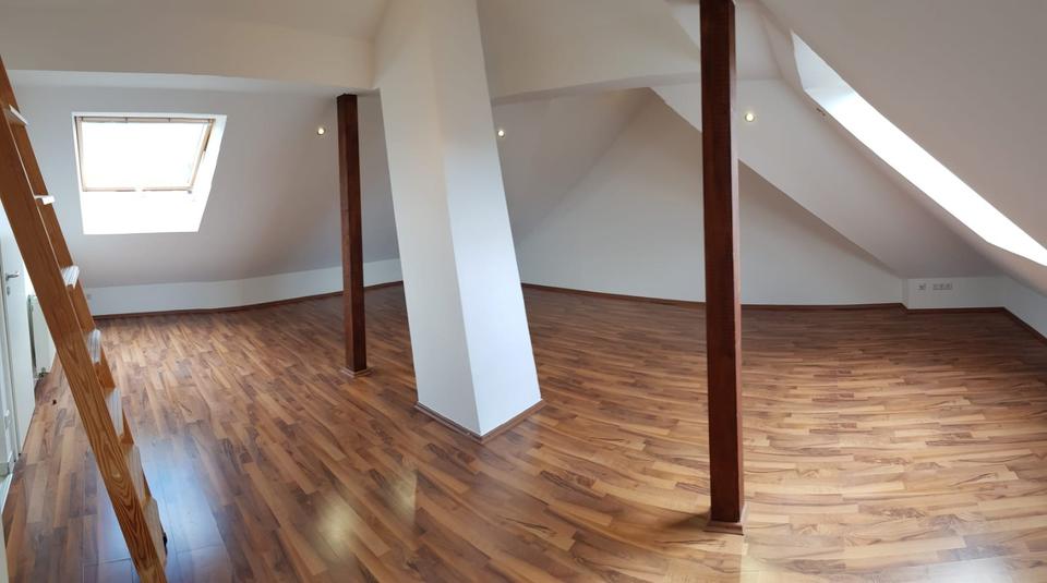 Renovierte, sehr gut angebundene 1-Zi. DG-Wohnung mit EBK 1 zimmer