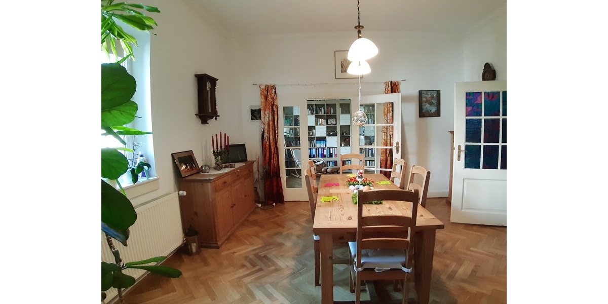 Exklusive Eigentumswohnung mit Gartenanteil und Loggien 5 zimmer