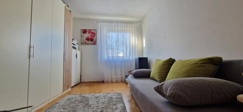 Haus zu Verkaufen(nur Erdgeschoss, mit grossem Parkplatz 4 zimmer