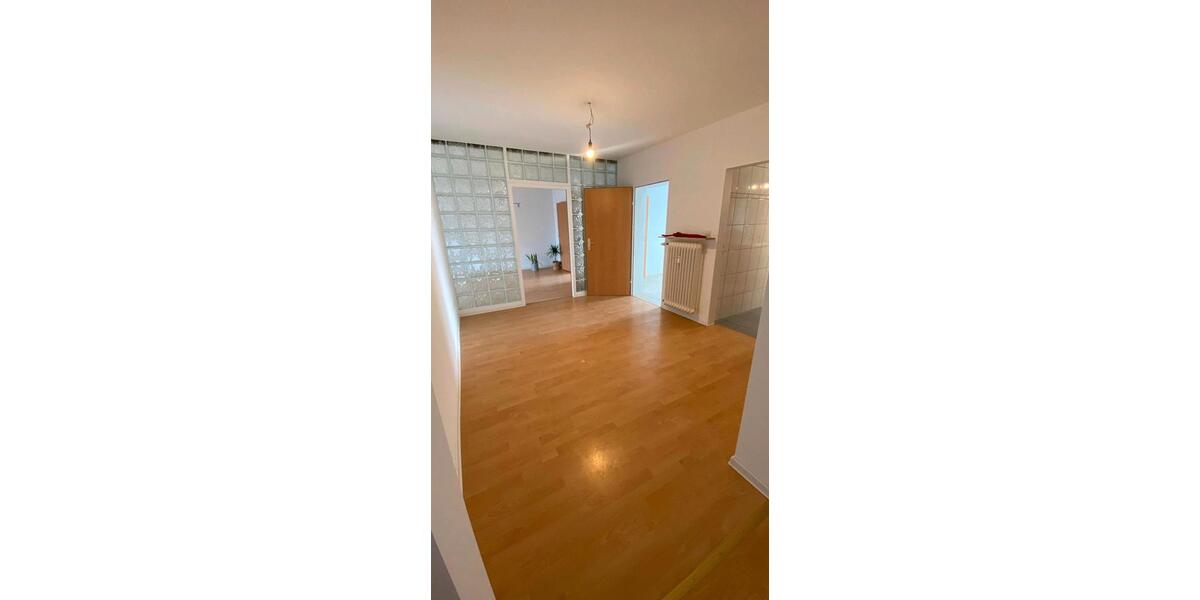 Etagenwohnung Lampertheim - 5 Zimmer, 130 m&sup2;, 1.225&euro; | Angebot:26262292