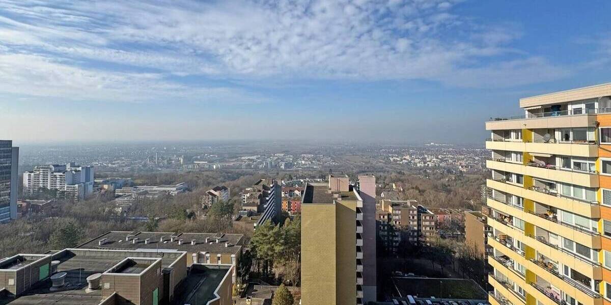 Hoch über den Dächern - Gepflegte Eigentumswohnung mit schönem Fernblick 3 zimmer