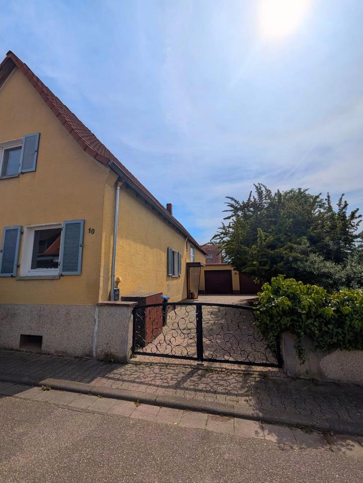 freistehendes großes Einfamilienhaus mit vielen Möglichkeiten