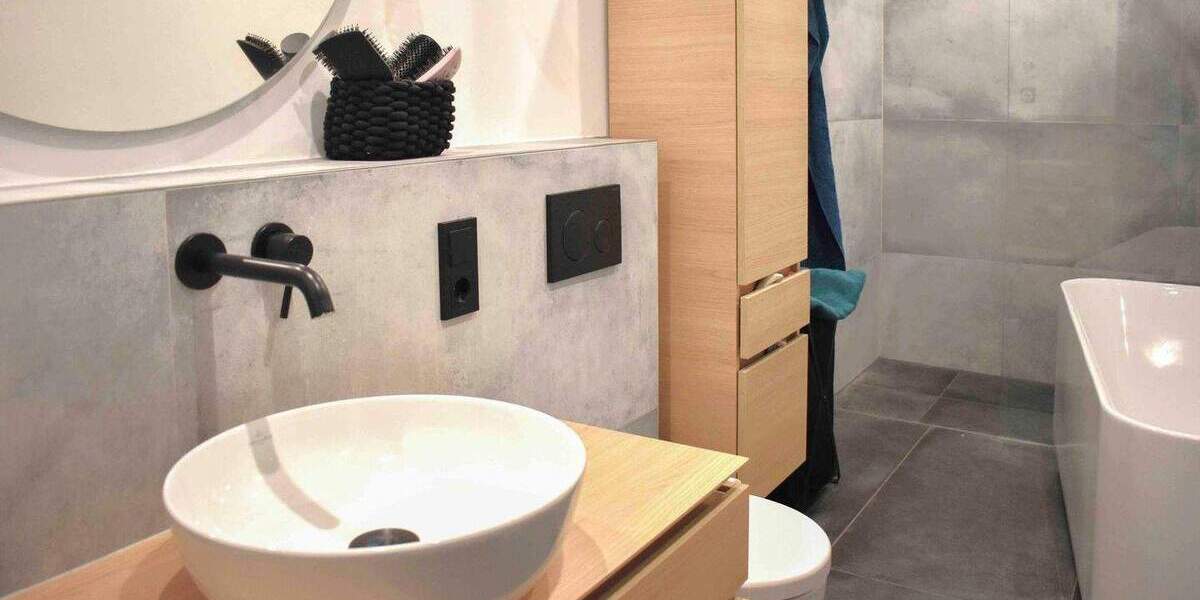 Modernisierte 3 Zi. Wohnung Maisonette, 2 Bäder, 2 Schlafzimmer, EBK, sonniger Balkon, TG Stell. 3 zimmer