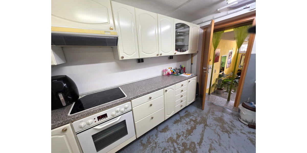 ObjNr:19733 - Moderisierte Doppelhaushälfte mit Garten und sep. Wohnung oder Gewerbeeinheit 7 zimmer