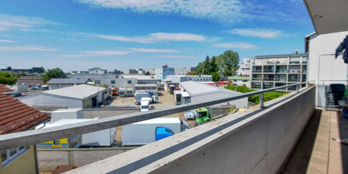 3-4 ZKB mit 2 Balkonen in verkehrsgünstiger Lage inkl Stellplatz 4 zimmer