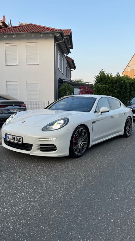 Porsche Panamera 192.000 km 31.900 € Mannheim 68259