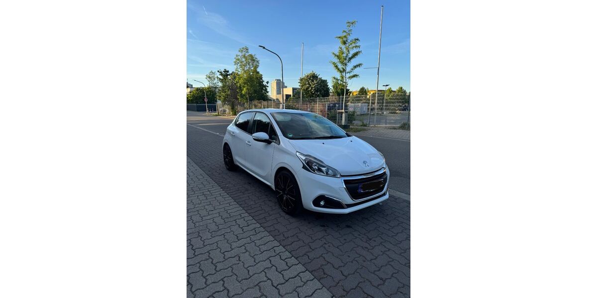 Peugeot 208 76.000 km 6.790 &euro; Ludwigshafen 67071
