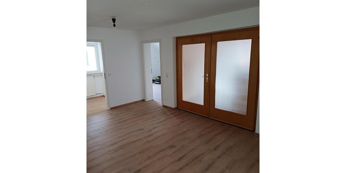 Dachgeschoßwohnung Laudenbach - 3.5 Zimmer, 92 m&sup2;, 1.180&euro; | Angebot:25334963