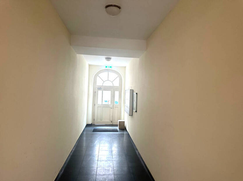 GLOBAL INVEST SINSHEIM | Stilvolle 1-Zimmer-Wohnung im Barockhaus am Mannheimer Schillerplatz