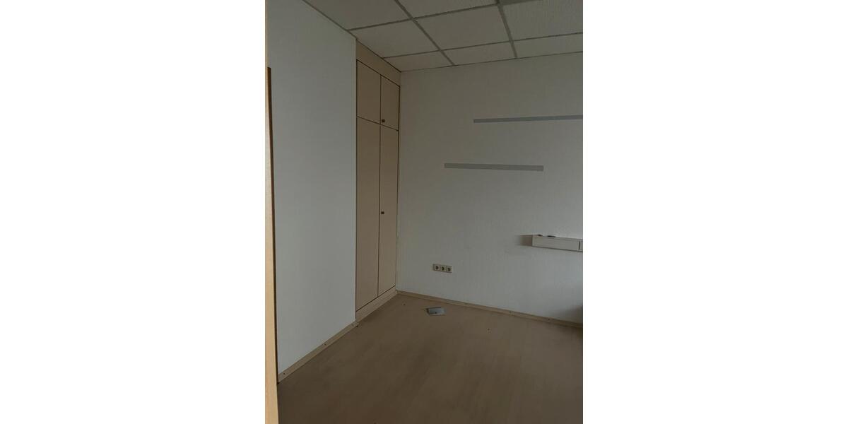 Lager mit große Büro in Ludwigshafen Mundenheim zu vermieten zimmer