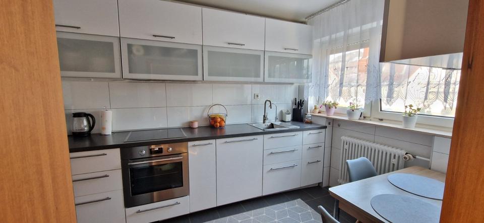 Haus zu Verkaufen(nur Erdgeschoss, mit grossem Parkplatz 4 zimmer