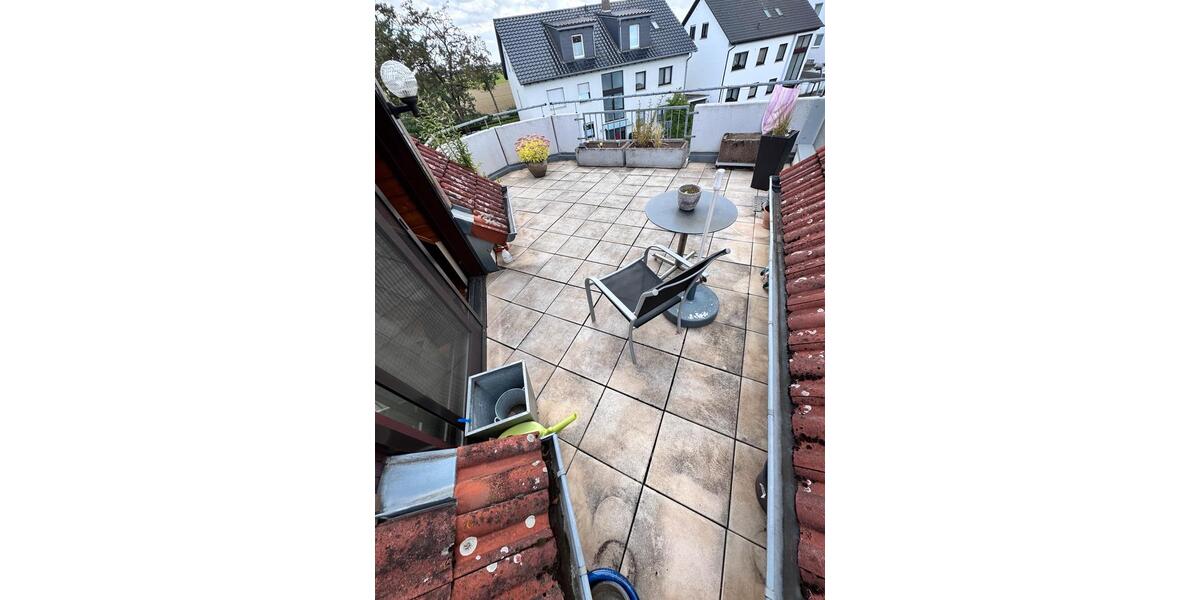 Schön geschnittene zwei Zimmer Dachgeschosswohnung 56qm 2 zimmer