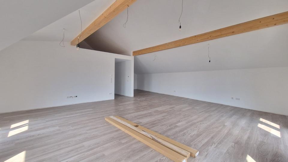 Dachgeschoßwohnung Weinheim - 3 Zimmer, 104 m&sup2;, 1.200&euro; | Angebot:25637931