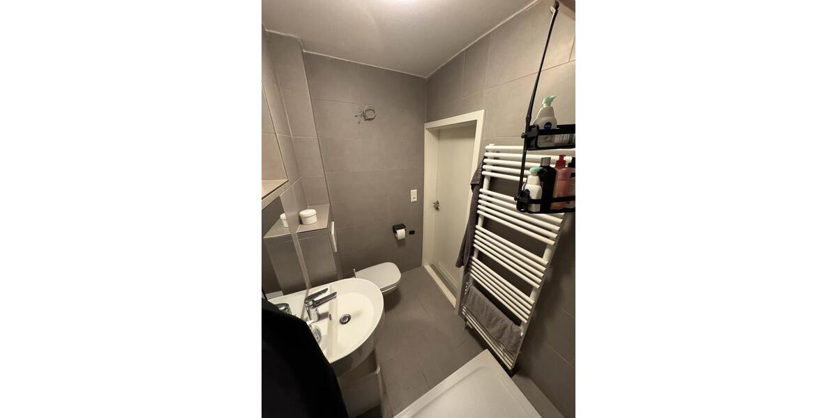 WG-Zimmer in großzügiger, modernisierter Wohnung 1 zimmer