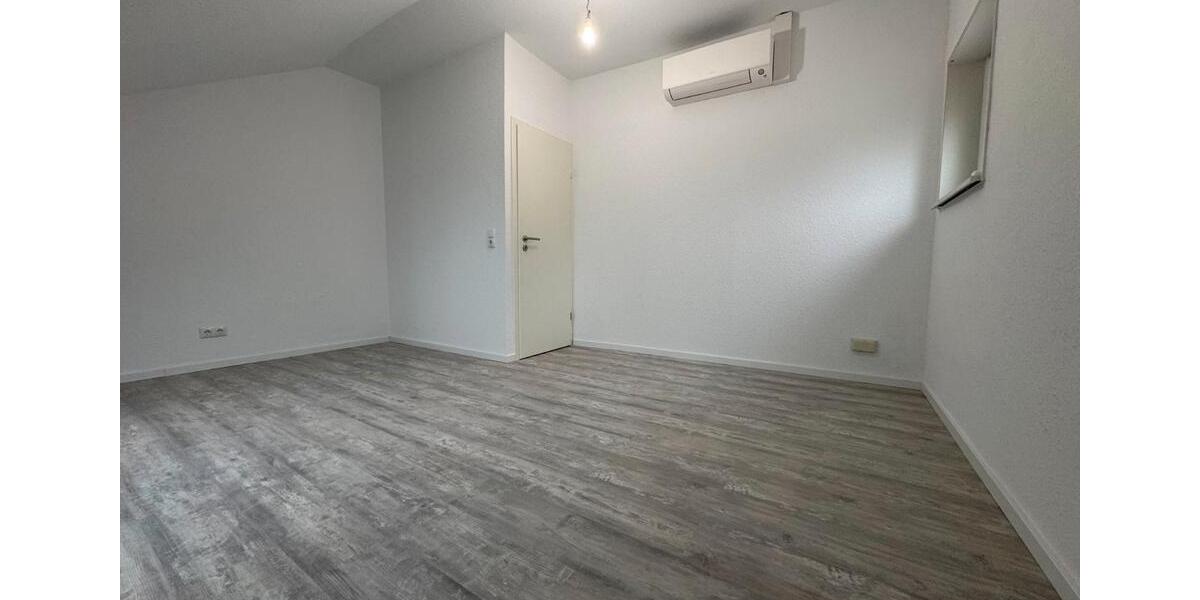 Dachgeschoßwohnung Gernsheim - 4 Zimmer, 86 m&sup2;, 1.040&euro; | Angebot:26272954